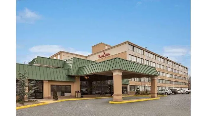 Ramada by Wyndham Rochelle Park Near Paramus 4