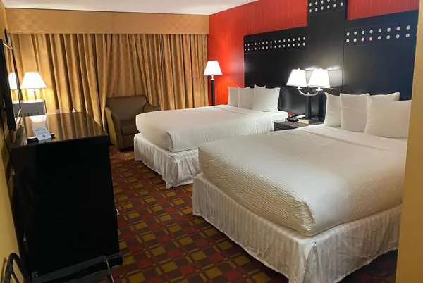 Ramada by Wyndham Rochelle Park Near Paramus 4