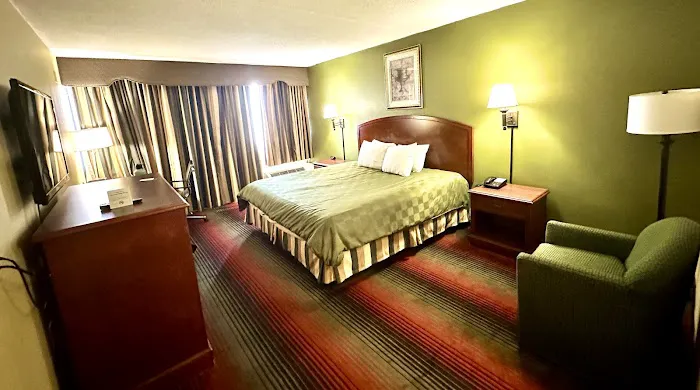 Ramada by Wyndham Rochelle Park Near Paramus 4