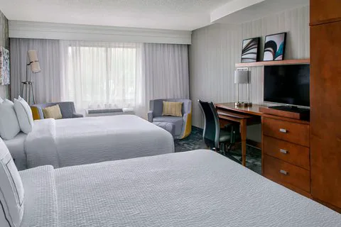 Courtyard Paramus 4