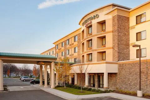 Courtyard Paramus 4