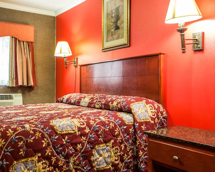 Rodeway Inn 3