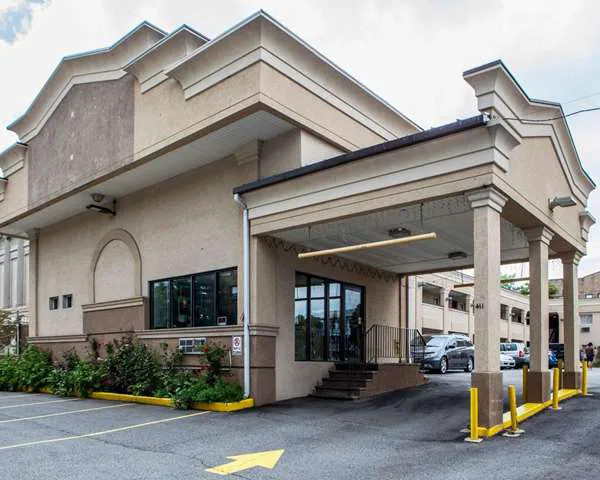 Rodeway Inn 3