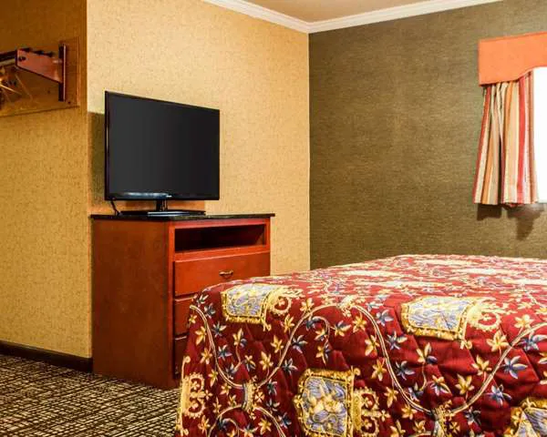 Rodeway Inn 3
