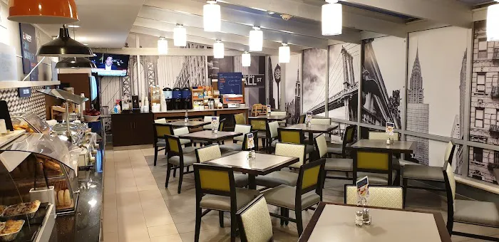 Holiday Inn Express New York City-Wall Street, an IHG Hotel 1