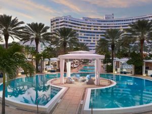 Best Pet-Friendly Hotels in Miami: Travel with Your Furry Companion