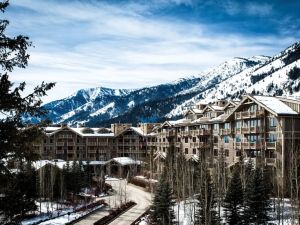 Best Hotels with Ski-In/Ski-Out Access in Jackson Hole for an Unmatched Ski Experience