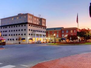 Historic Hotels with Guided Tours in Gettysburg for History Lovers