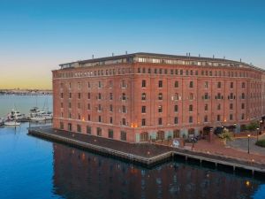 Discover the Best Hotels Near the National Aquarium in Baltimore