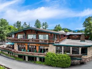 Family-Friendly Resorts in the Adirondacks: Top Picks for a Memorable Vacation