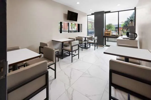 Days Inn by Wyndham Staten Island 4