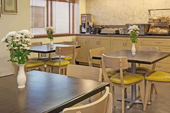 Ramada by Wyndham Staten Island 4