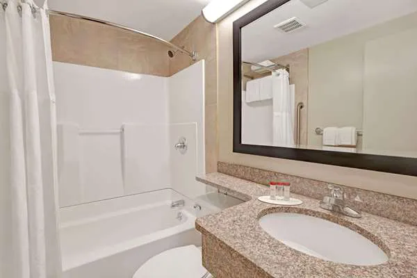 Ramada by Wyndham Staten Island 4