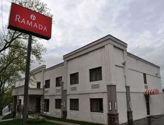 Ramada by Wyndham Staten Island 4