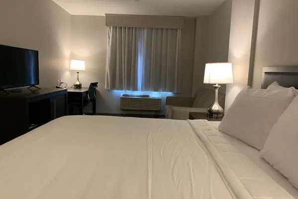 Wingate by Wyndham JFK Airport / Far Rockaway 4