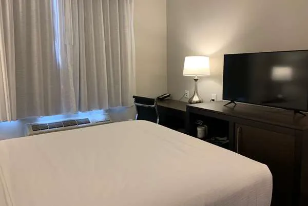 Wingate by Wyndham JFK Airport / Far Rockaway 4