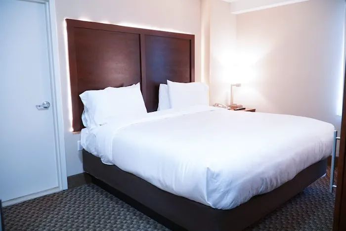 Hotel Mint JFK Airport 4