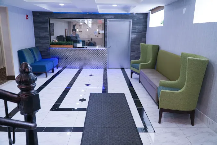 Hotel Mint JFK Airport 4