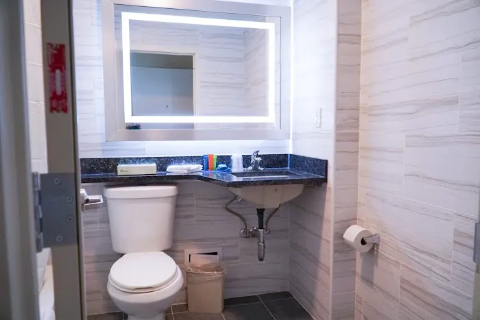 Hotel Mint JFK Airport 4