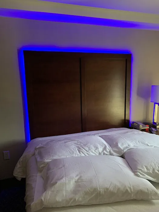 Hotel Mint JFK Airport 4
