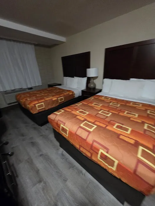 JFK Plaza Hotel 4