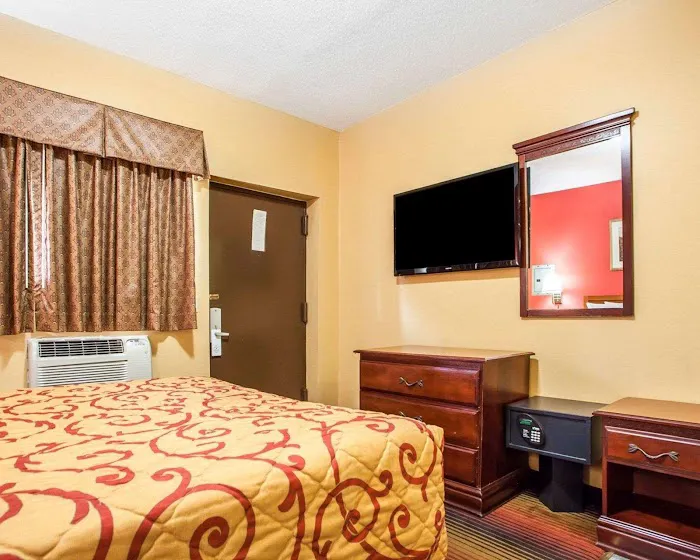 Rodeway Inn 4