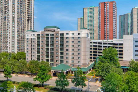 Courtyard Jersey City Newport 5