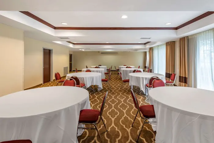 Comfort Suites Newark - Harrison 5