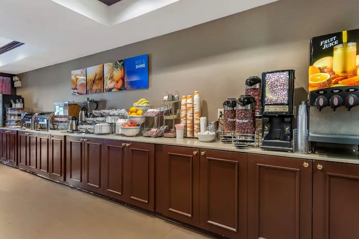 Comfort Suites Newark - Harrison 5