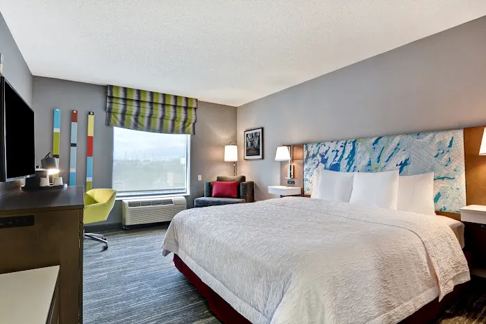 Hampton Inn & Suites Newark-Harrison-Riverwalk 4