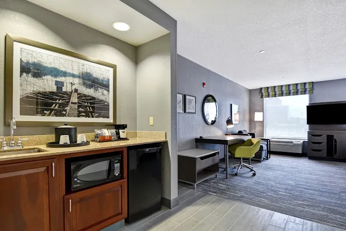 Hampton Inn & Suites Newark-Harrison-Riverwalk 4