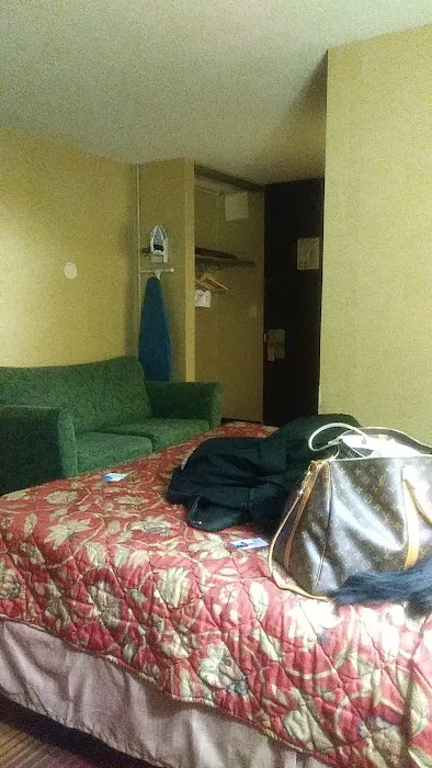 Howard Johnson by Wyndham Clifton NJ 4