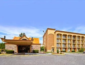 Howard Johnson by Wyndham Clifton NJ 4