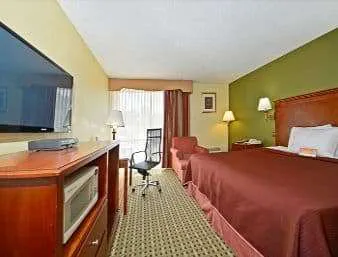 Howard Johnson by Wyndham Clifton NJ 4