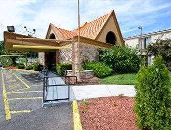 Howard Johnson by Wyndham Clifton NJ 4