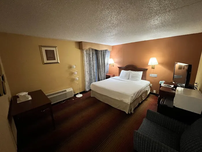 Howard Johnson by Wyndham Clifton NJ 4