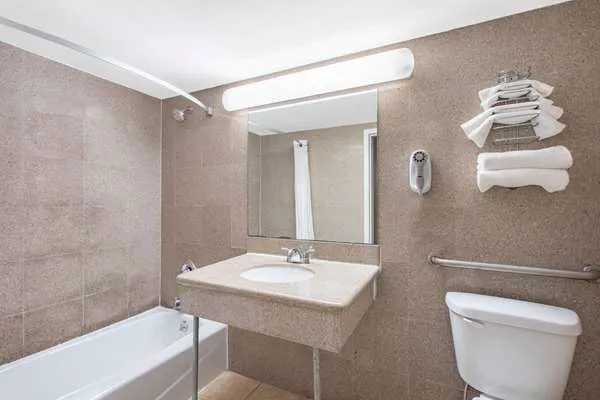 Days Inn by Wyndham Elmsford / White Plains 4