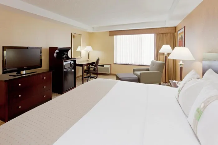 Armoni Inn and Suites 4