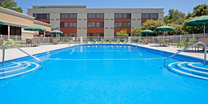 Armoni Inn and Suites 4