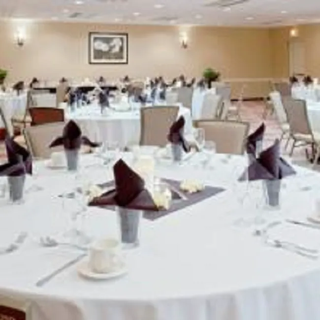 Armoni Inn and Suites 4