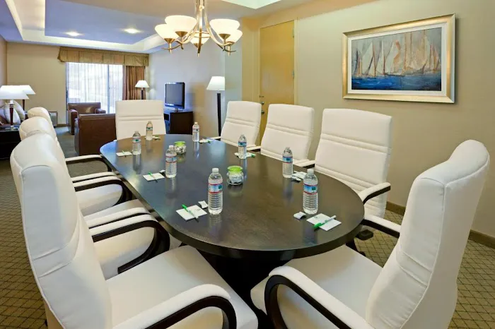 Armoni Inn and Suites 4