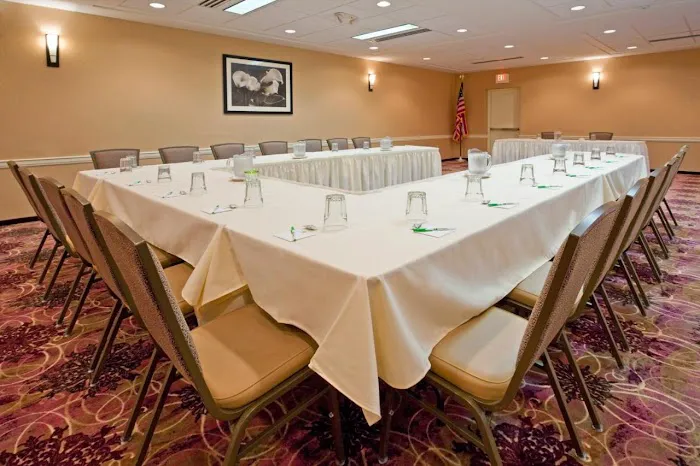 Armoni Inn and Suites 4