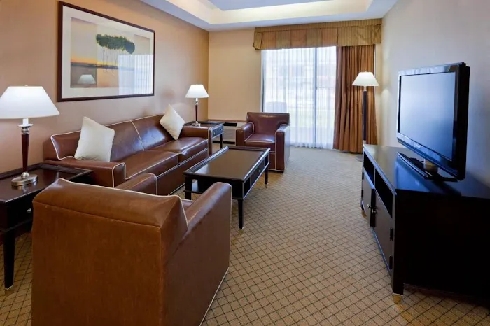 Armoni Inn and Suites 4