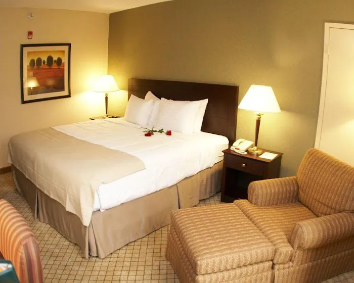 Armoni Inn and Suites 4