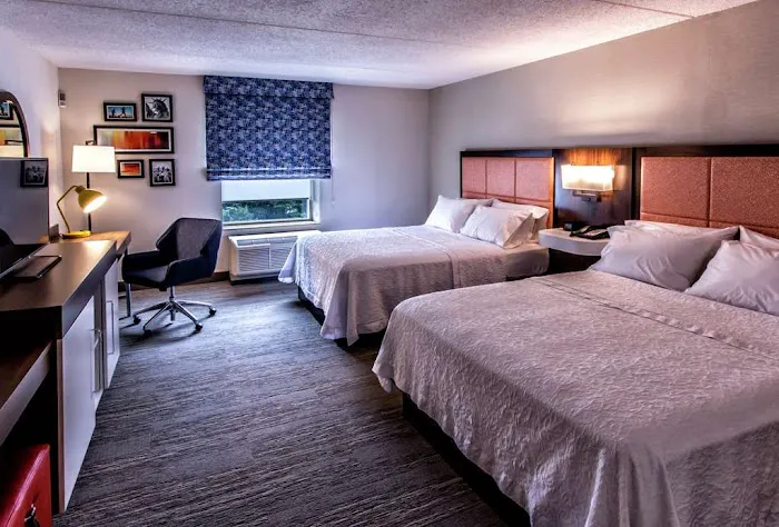 Hampton Inn & Suites Staten Island 4