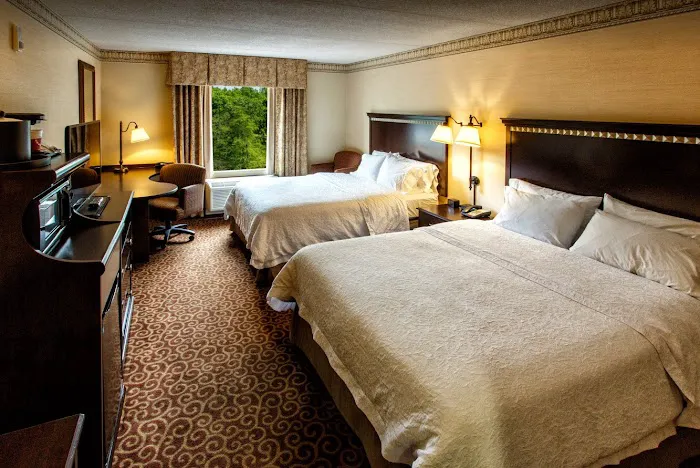 Hampton Inn & Suites Staten Island 4