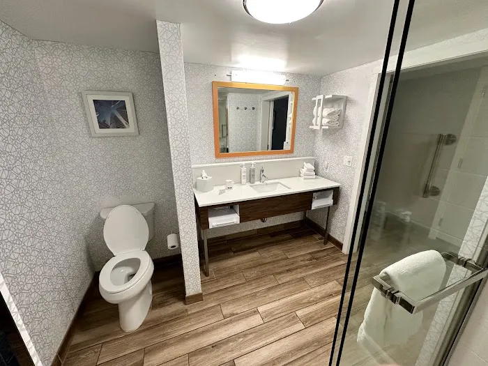 Hampton Inn & Suites Staten Island 4