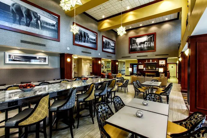 Hampton Inn & Suites Staten Island 4