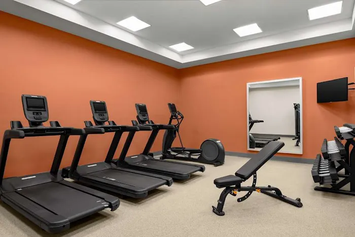 Embassy Suites by Hilton Newark Airport 4