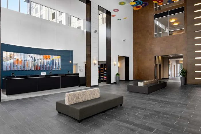 Embassy Suites by Hilton Newark Airport 4